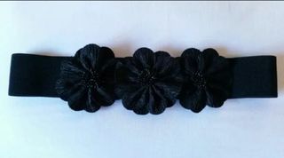 Cinturón negro flores