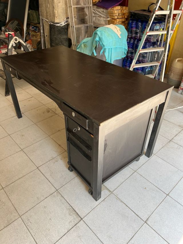 Escritorio 3 cajones - madera oscura