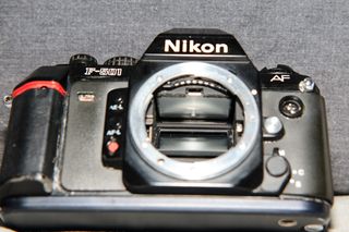 Nikon F-501 Cámara réflex