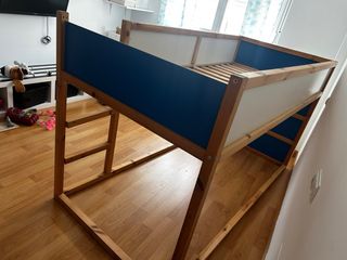 Litera infantil IKEA con tienda. tiene algún defec