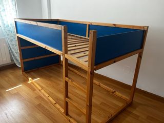 Litera infantil IKEA con tienda. tiene algún defec