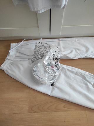 Traje Taekwondo Dae Do blanco talla 130 cms