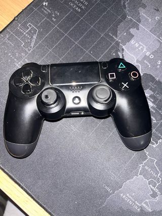 PlayStation 4 Slim + accesorios originales + juego