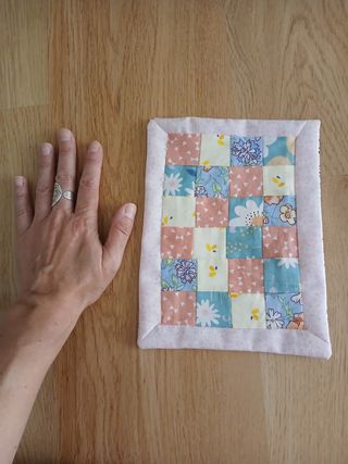Mini-colcha patchwork muñecas
