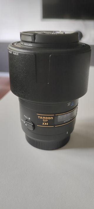 TAMRON 90mm F/2.8 Macro AF 272