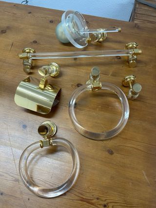 Juego de baño dorado y metraquilato