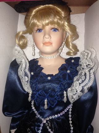 Muñeca porcelana clásica