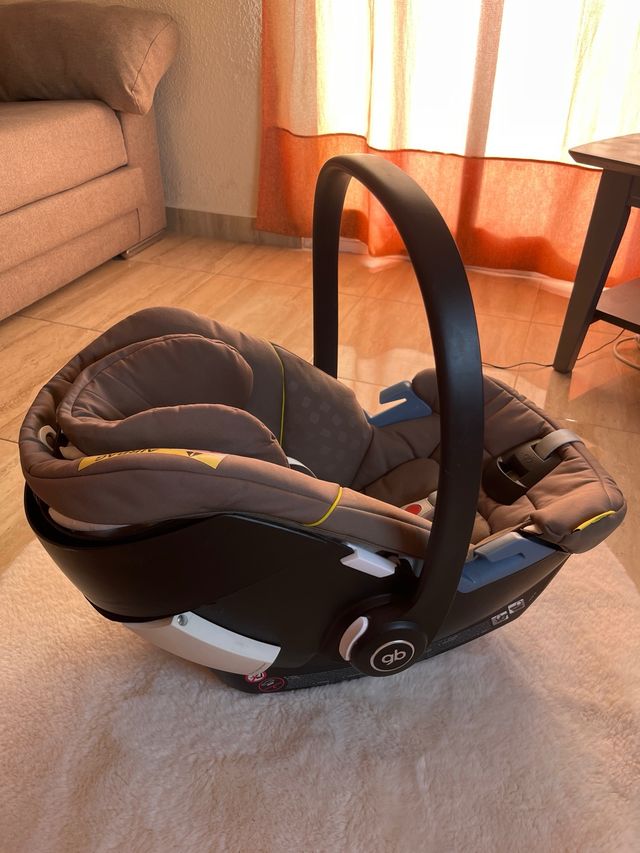 Seggiolino auto per neonati gruppo 0+