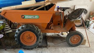 Dumper sin matricular caja basculante hidráulica.