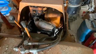 Dumper sin matricular caja basculante hidráulica.