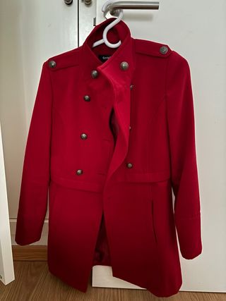 Abrigo militar rojo