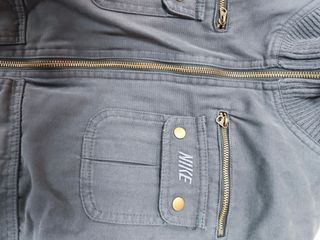 Cazadora Nike gris