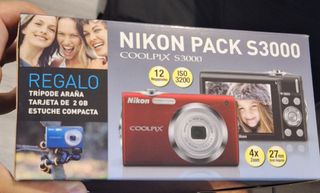Nikon Coolpix S3000 - Cámara roja