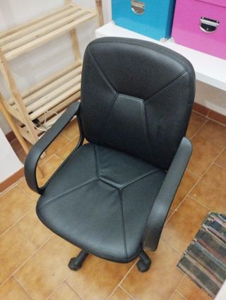 Silla oficina giratoria negra