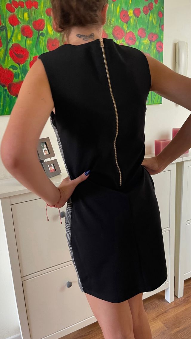 Vestido gris y negro sin mangas