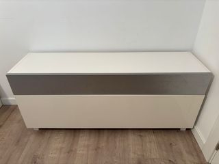 Mueble salón modular blanco.