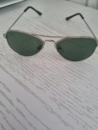 3 Gafas de  sol ovaladas doradas