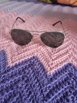 3 Gafas de  sol ovaladas doradas