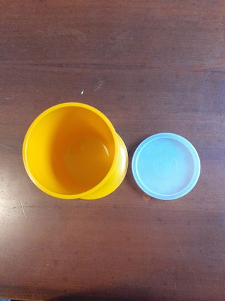 Bicchiere Tupperware giallo
