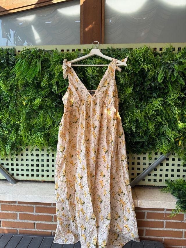 Vestido largo floral beige