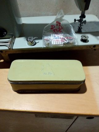 Máquina de coser Alfa cabezal- Antigua