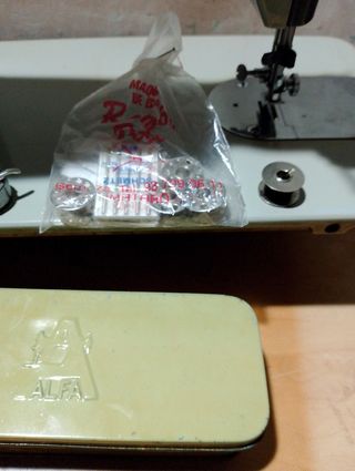 Máquina de coser Alfa cabezal- Antigua