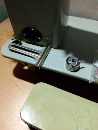 Máquina de coser Alfa cabezal- Antigua