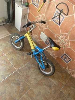 Bicicleta infantil pequeña
