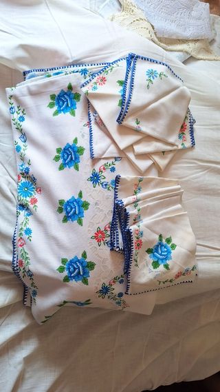 Mantel y 12 servilletas - Flores azules