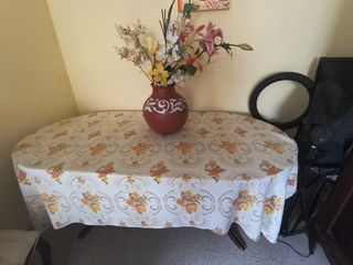 Mesa ovalada madera marrón