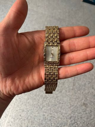 Reloj cuarzo dorado clásico