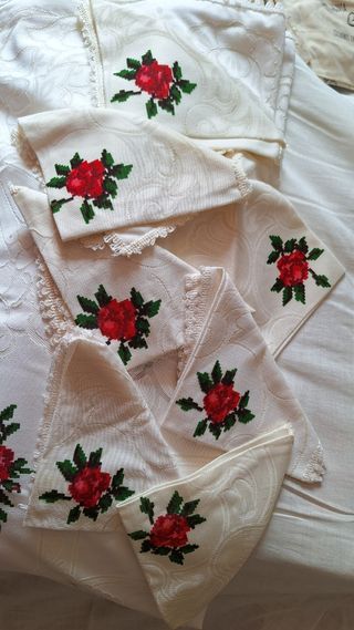 Mantel y 6 servilletas bordado