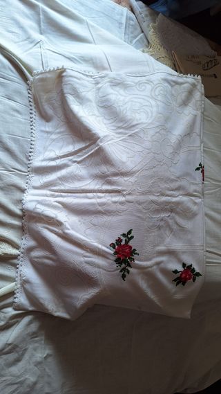 Mantel y 6 servilletas bordado