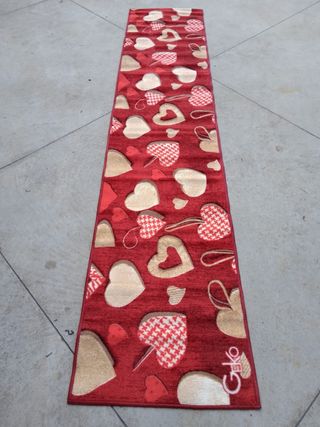 Tappeto lungo rosso a cuori
