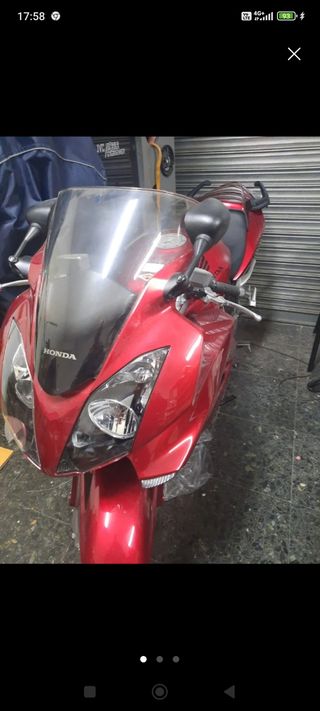 Honda VFR 800 - Roja - 2009