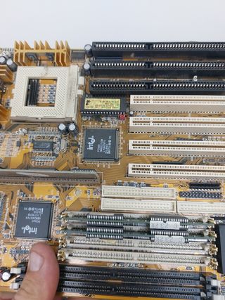 Placa base Intel antigua