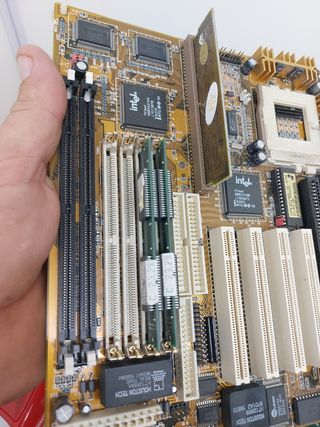 Placa base Intel antigua
