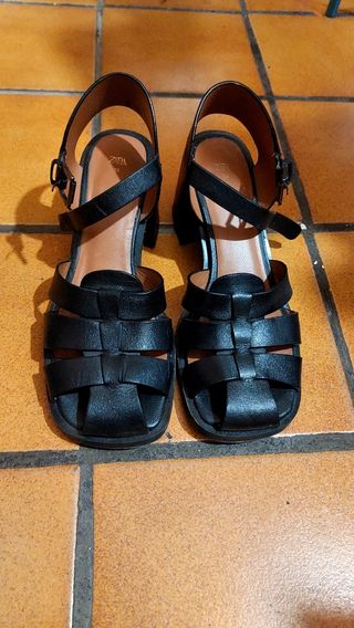 Sandalias Zara negras - tacón bajo