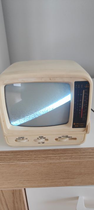Televisor vintage Maxmusic años 80.