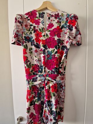 Mono corto floral rojo