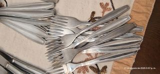 Cubertería acero inoxidable mas de 90 piezas.