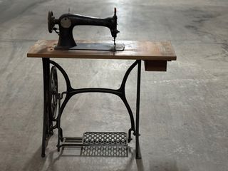 Maquina de coser antigua Singer.