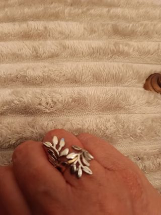 Anillo hojas plateado Ajustable