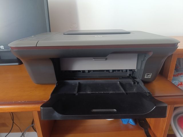 Impresora HP Deskjet 1050A gris