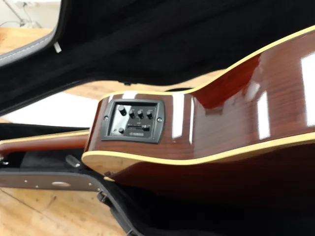 Guitarra Yamaha FSX830C electroacústica + estuche
