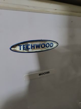 Congelador vertical Techwood 144 cm de altura