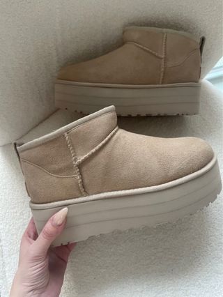 Botas plataforma UGG color beige