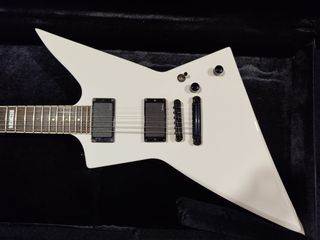 ESP LTD EX-401 blanca + estuche rígido