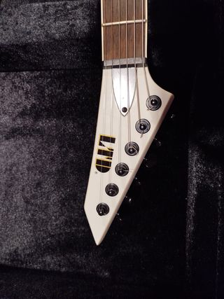 ESP LTD EX-401 blanca + estuche rígido