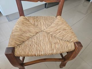 Sillas de madera de teka.